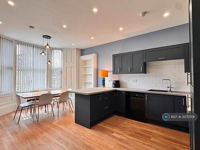 6 Bedroom Flat To Rent In Albert Road, Glasgow, G42