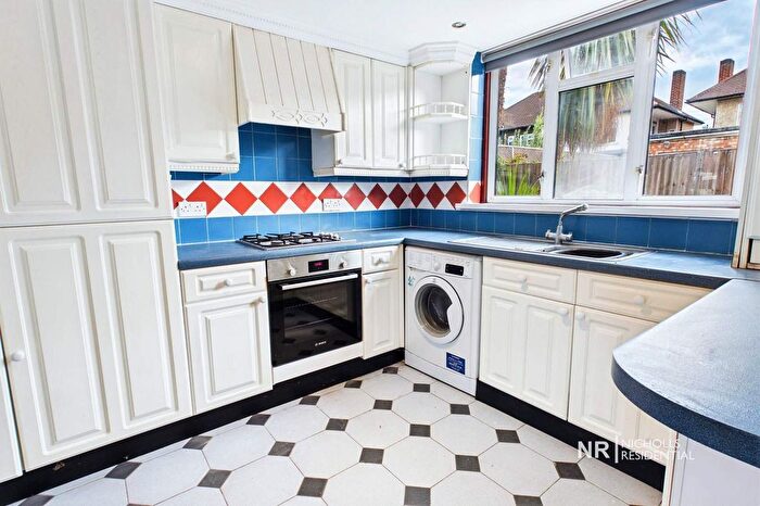 1 Bedroom Flat To Rent In Cumberland Drive, Chessington, Surrey., KT9