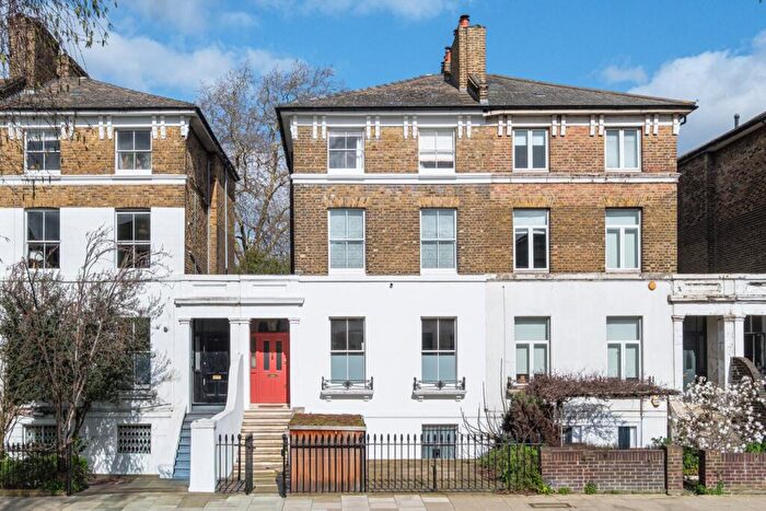3 Bedroom Semi-Detached House For Sale In Richmond Road, Hackney, E8