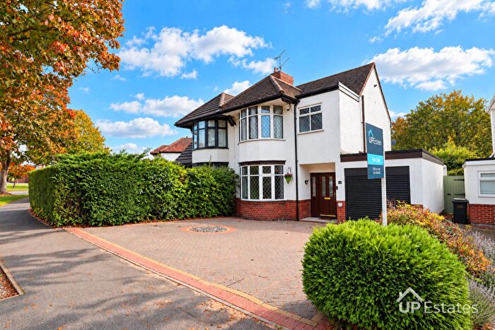 3 Bedroom Semi-Detached House For Sale In Kingsbridge Road, Weddington, Nuneaton, CV10