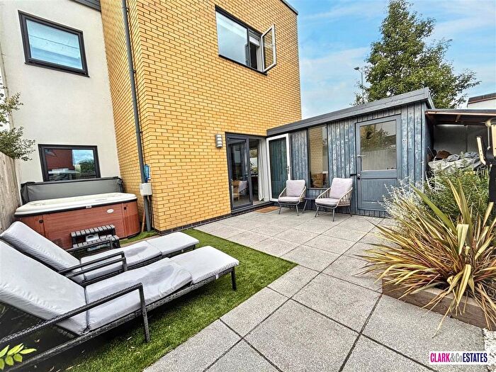 1 Bedroom Flat For Sale In The Chase, Topsham, EX3