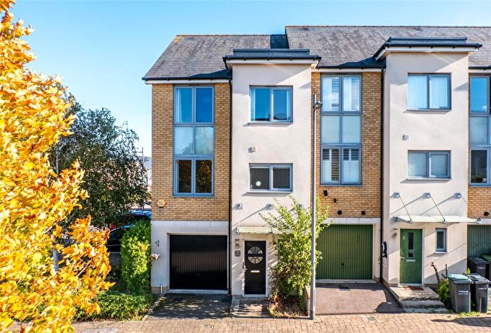 4 Bedroom End Of Terrace House For Sale In Darwin Rise, Northfleet, Kent, DA11