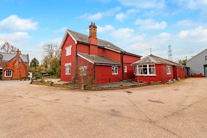 6 Bedroom Detached House For Sale In Station Road, Yaxham, Norfolk, NR19