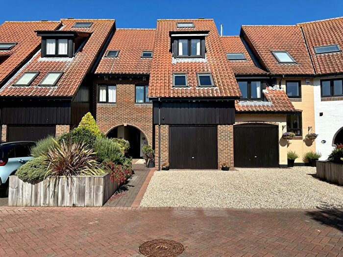 4 Bedroom Town House To Rent In White Heather Court, Hythe, Southampton, SO45