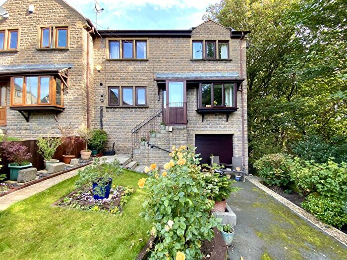 3 Bedroom Semi-Detached House For Sale In Bankfield Grange, Greetland, Halifax, HX4