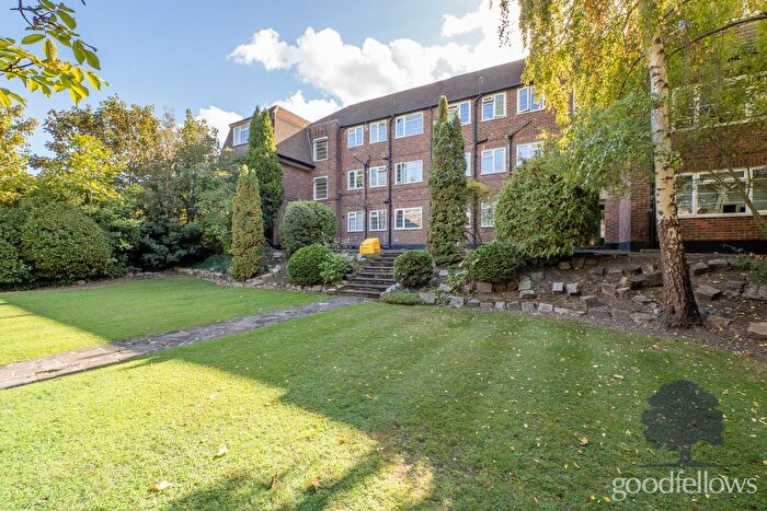 2 Bedroom Flat To Rent In Mansard Manor, Christchurch Park, Sutton, Surrey, SM2