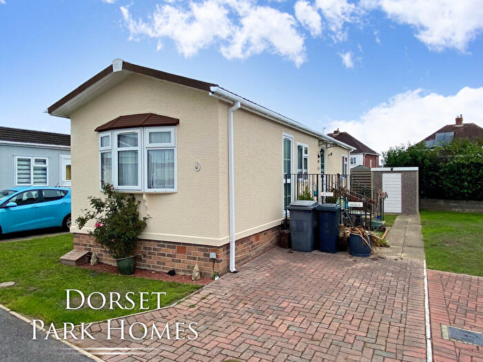 2 Bedroom Park Home For Sale In Selwood Park, Weymans Avenue, Kinson, Bournemouth, Dorset, BH10
