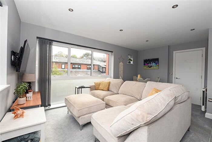 2 Bedroom Flat For Sale In South Street, Dorking, Surrey, RH4