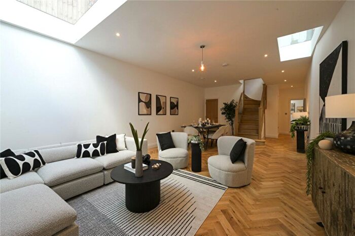 3 Bedroom Detached House To Rent In Kings Road, London, E11