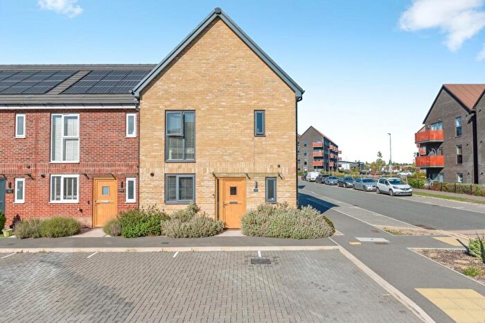 3 Bedroom Semi-Detached House For Sale In Dovestone Close, West Thurrock, Grays, Essex, RM20
