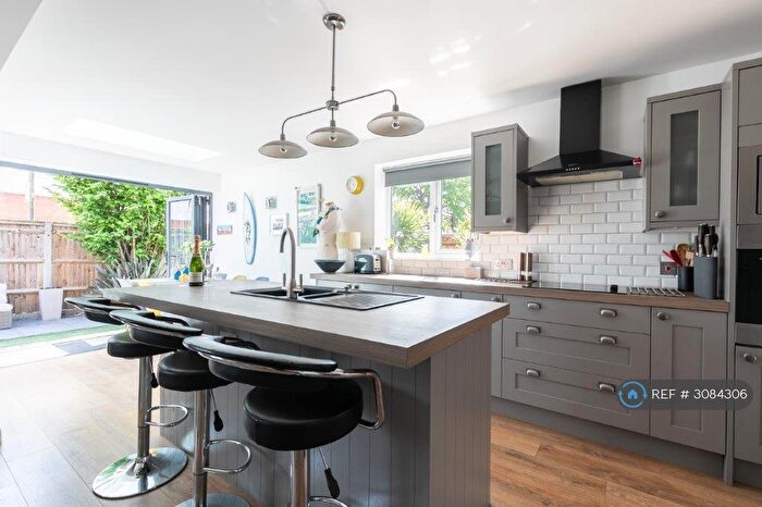 2 Bedroom End Of Terrace House To Rent In Somerset Close, Hersham, Walton-On-Thames, KT12