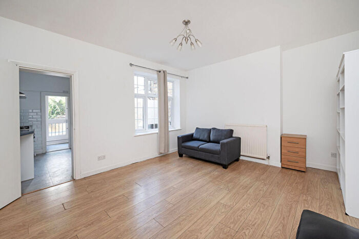 1 Bedroom Flat For Sale In Cannon Street Road, Whitechapel, London, E1