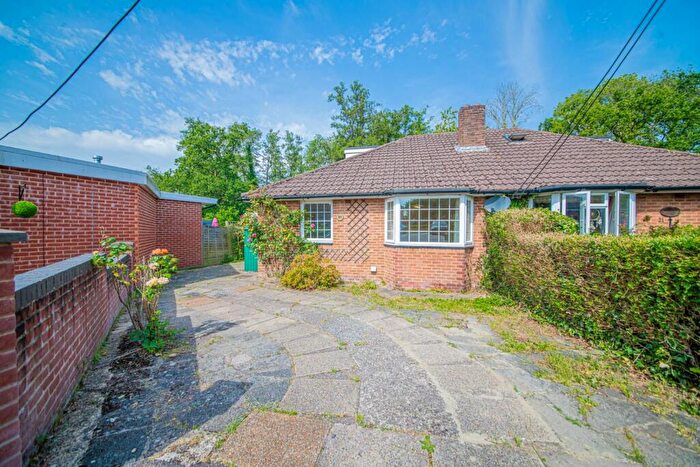 3 Bedroom Semi-Detached House To Rent In Boyatt Crescent, Allbook, SO50