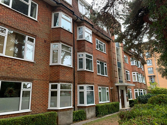 1 Bedroom Apartment For Sale In Manor Road, Bournemouth, Dorset, BH1
