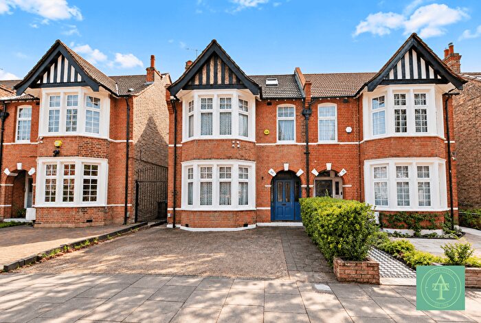 8 Bedroom Semi-Detached House For Sale In Grovelands Road, Palmers Green, London, N13