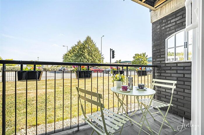 2 Bedroom Flat For Sale In Bellerphon Court, Pentrechwyth, SA1