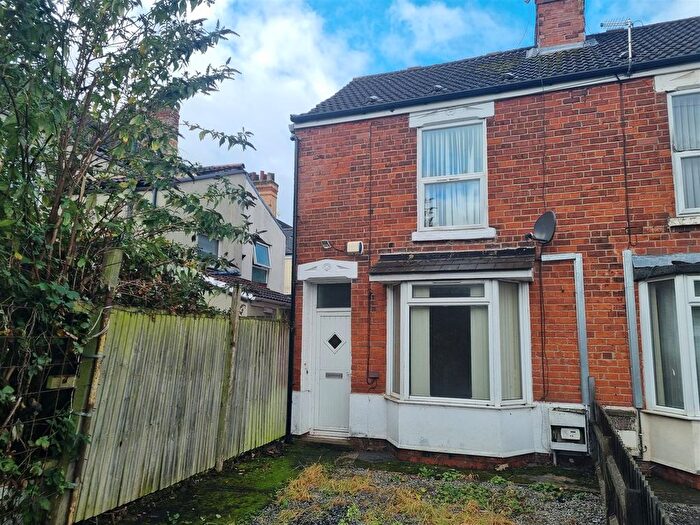 2 Bedroom End Of Terrace House To Rent In Churchill Grove, Alexandra Road, Hull, HU5