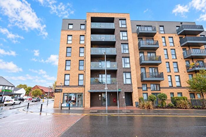 2 Bedroom Flat For Sale In St. Johns Road, New Malden, KT3