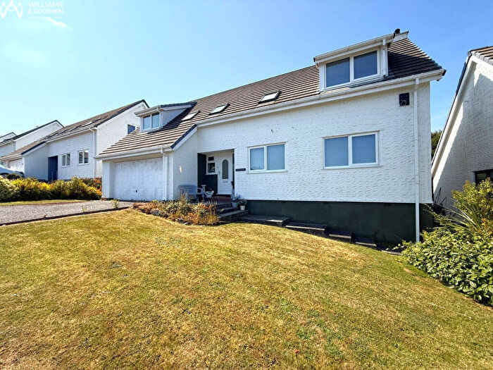 4 Bedroom Bungalow For Sale In Bay View Road, Benllech, Anglesey, LL74