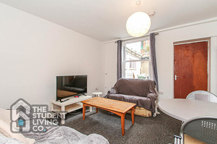5 Bedroom Apartment To Rent In Mansfield Road, City Centre, NG1