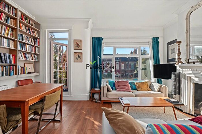3 Bedroom Apartment For Sale In Kimberley Gardens, Harringay, London, N4