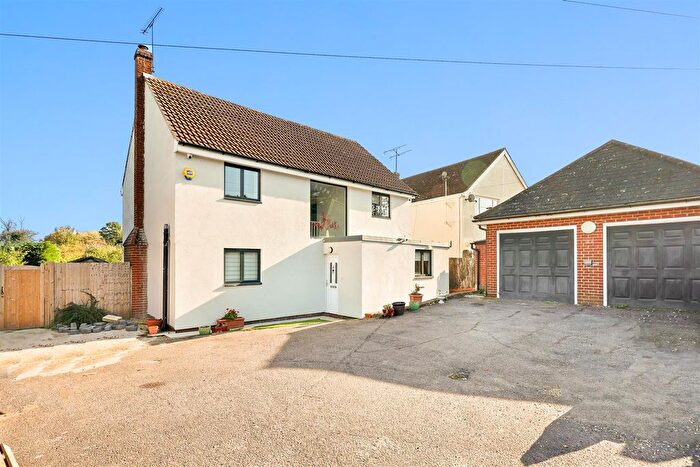 3 Bedroom Detached House To Rent In Epping Road, Broadley Common, EN9