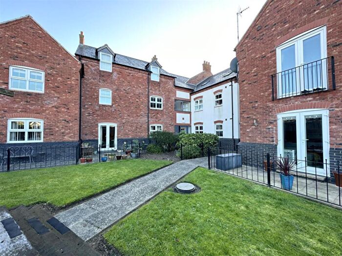2 Bedroom Apartment For Sale In Cross Street, Wigston, LE18