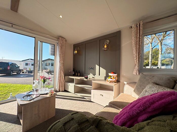 2 Bedroom Mobile/park Home For Sale In Eastbourne Road, Pevensey Bay, Pevensey, BN24