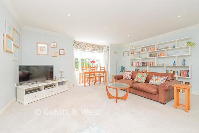 2 Bedroom Flat For Sale In Beech Road, Reigate, Surrey, RH2