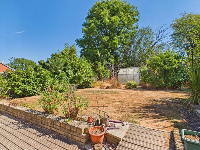 2 Bedroom Detached Bungalow For Sale In Vine Tree Close, Tadley, RG26