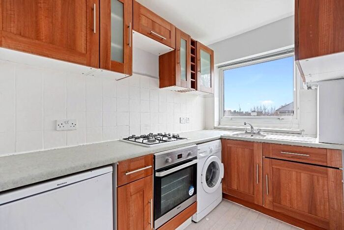 1 Bedroom Flat To Rent In Twickenham Road, Teddington, TW11