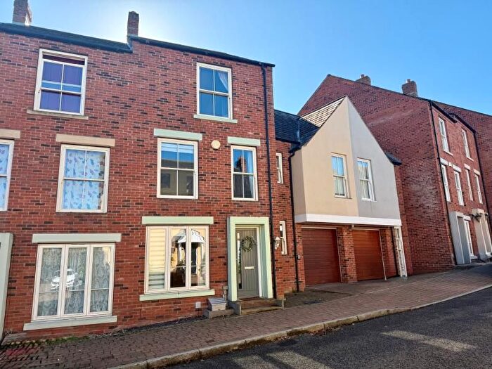 5 Bedroom Terraced House For Sale In Lawley Village, Telford, TF4