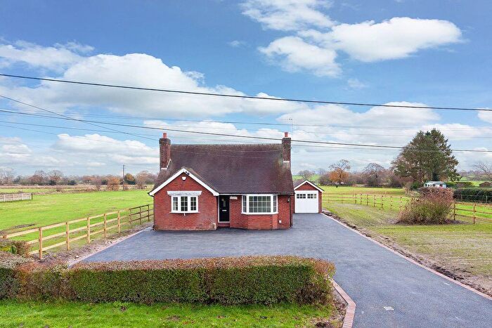 3 Bedroom Bungalow To Rent In Giantswood Lane, Somerford Booths, CW12