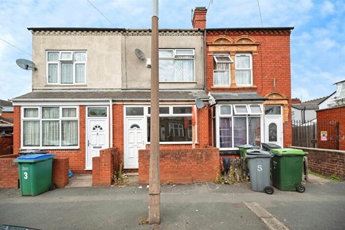 3 Bedroom Semi-Detached House For Sale In Edward Road, Smethwick, B67