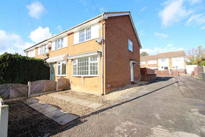 2 Bedroom Town House For Sale In Ashfield Terrace, Leeds, LS15
