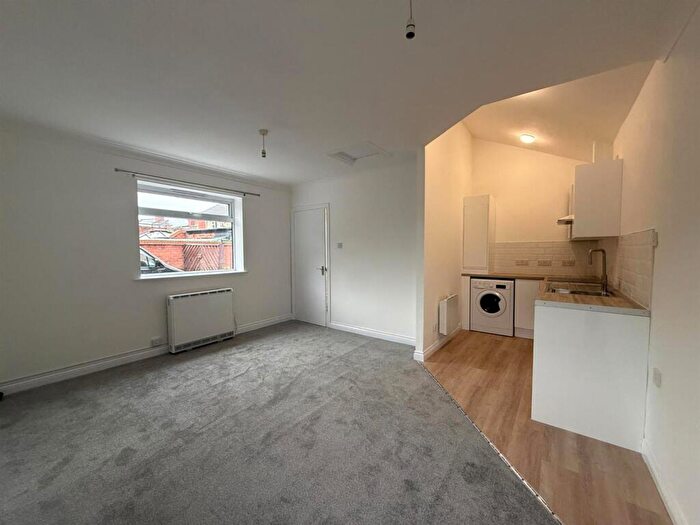 1 Bedroom Bungalow To Rent In Spinners End Drive, Cradley Heath, West Midlands, B64