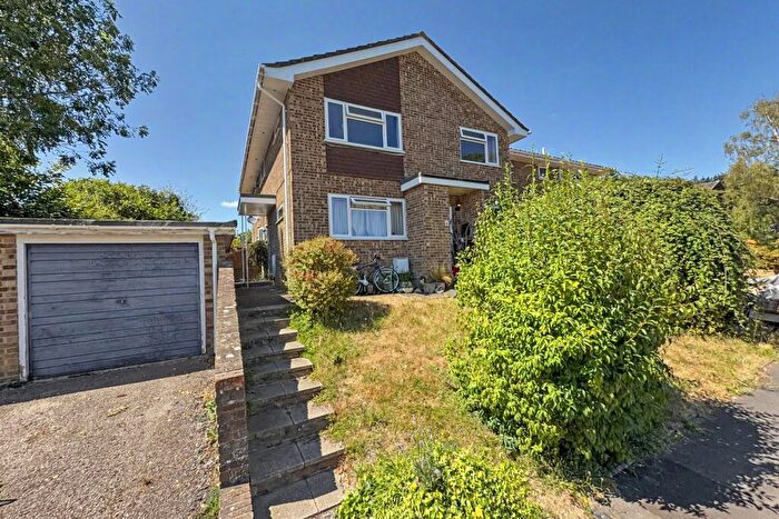 2 Bedroom Flat For Sale In Colehill, BH21