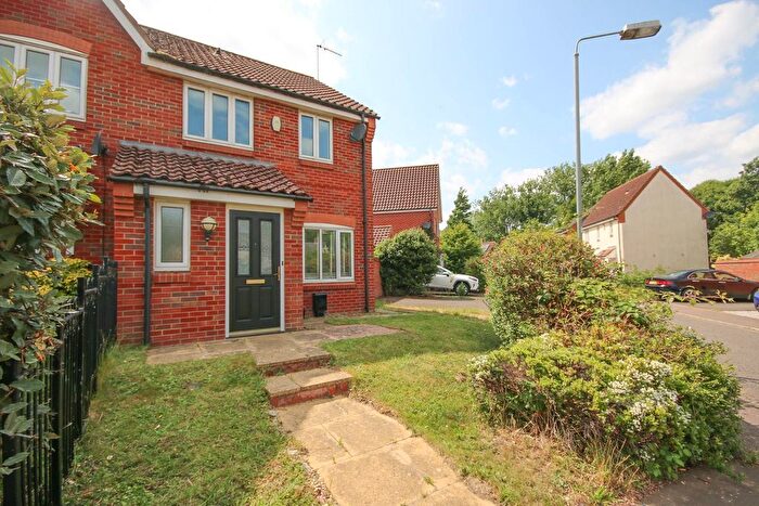 3 Bedroom Semi-Detached House For Sale In Isabella Close, King's Lynn, PE30