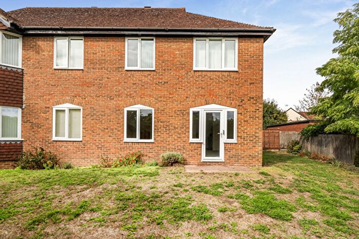 1 Bedroom Flat For Sale In Ferndale Court, Thatcham, Berkshire, RG19