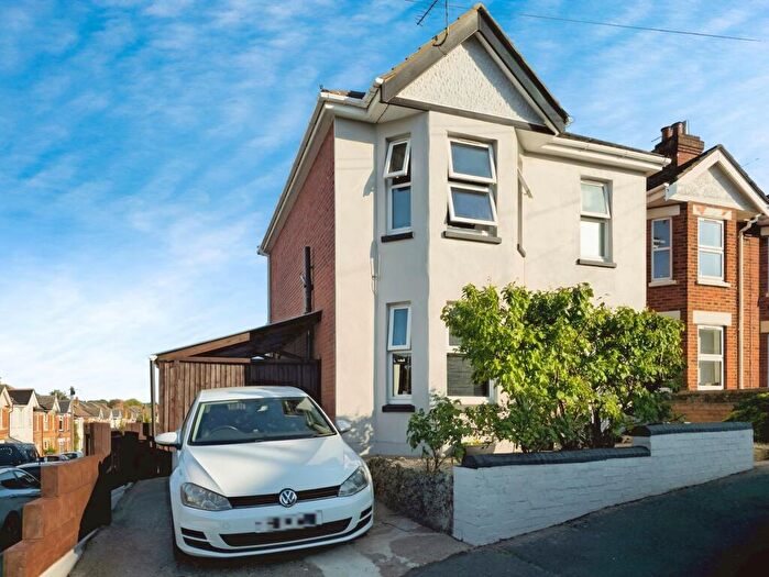 4 Bedroom Detached House To Rent In Bemister Road, Bournemouth, BH9