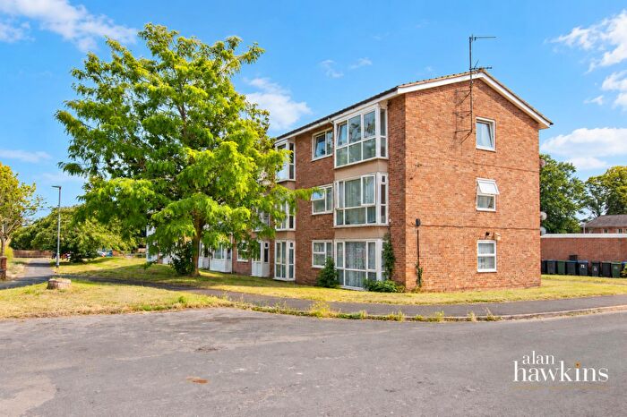 2 Bedroom Apartment For Sale In Lime Kiln, Royal Wootton Bassett, SN4