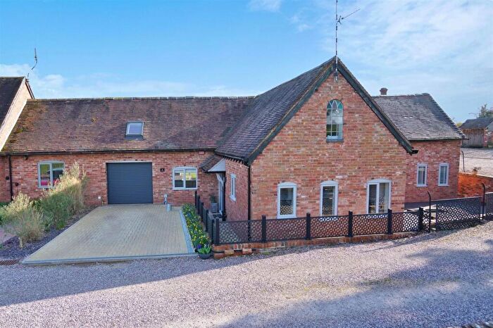 5 Bedroom Barn Conversion For Sale In Chantry Heath Lane, Stoneleigh, Coventry, CV8