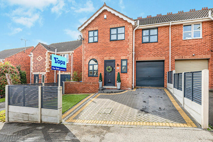 4 Bedroom Semi-Detached House For Sale In The Willows, Darfield, Barnsley, S73
