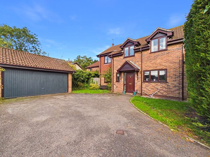 4 Bedroom Detached House For Sale In Timsbury Court, Oakwood, DE21