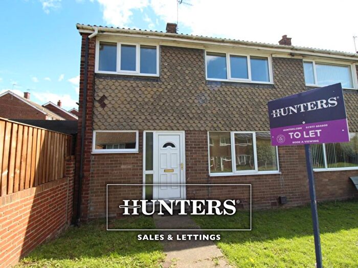 3 Bedroom Semi-Detached House To Rent In Thackery Walk, Ferrybridge, WF11