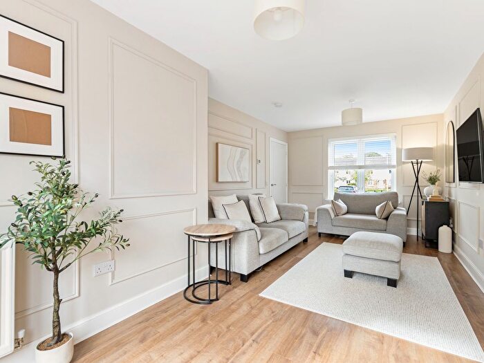 3 Bedroom Semi-Detached House For Sale In Pikes Pool Drive, Kirkliston, EH29