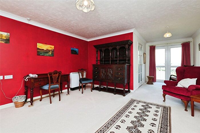1 Bedroom Flat For Sale In Aire Valley Court, Bingley, BD16