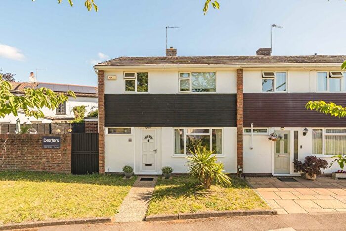 3 Bedroom End Of Terrace House For Sale In Gordon Road, Shepperton, TW17