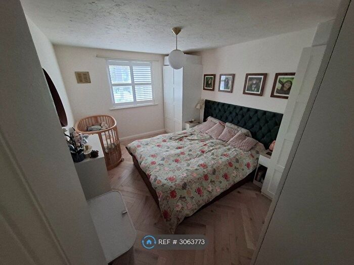2 Bedroom Flat To Rent In Hyacinth Close, London, IG1