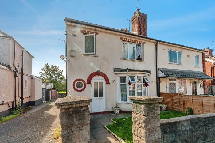 3 Bedroom Semi-Detached House For Sale In Stafford Road, Wednesbury, WS10